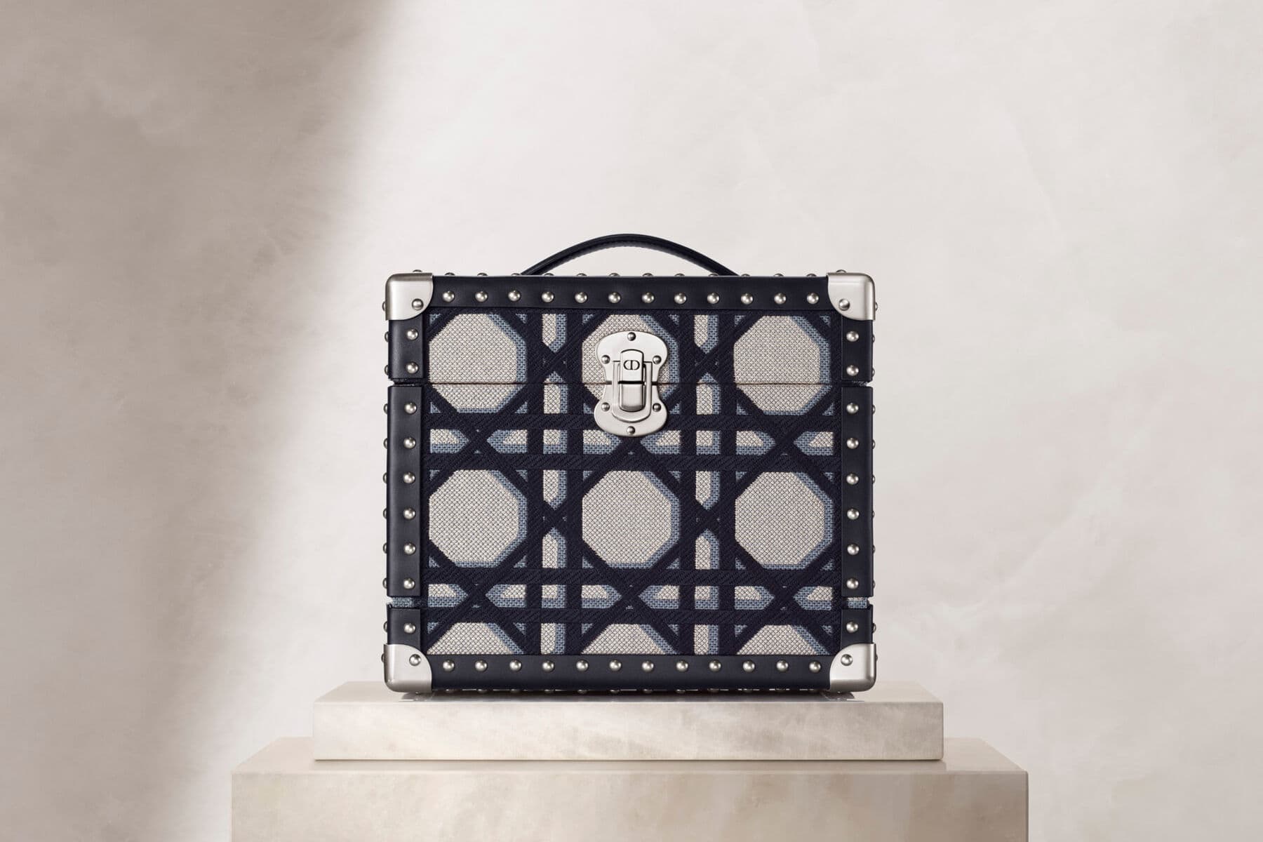 Limited Edition - La Collection Privée Christian Dior Couture Fragrance Trunk
